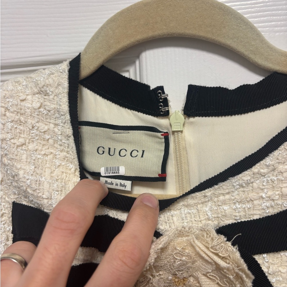 Gucci Sleeveless Cream Tweed Dress with Black Bow - Picture 2 of 3